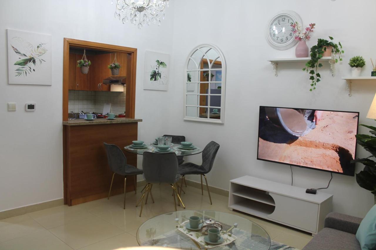 Newly Furnished One Bedroom Apartment Next To Metro & Beach In Marina Residence Dubai Exterior foto