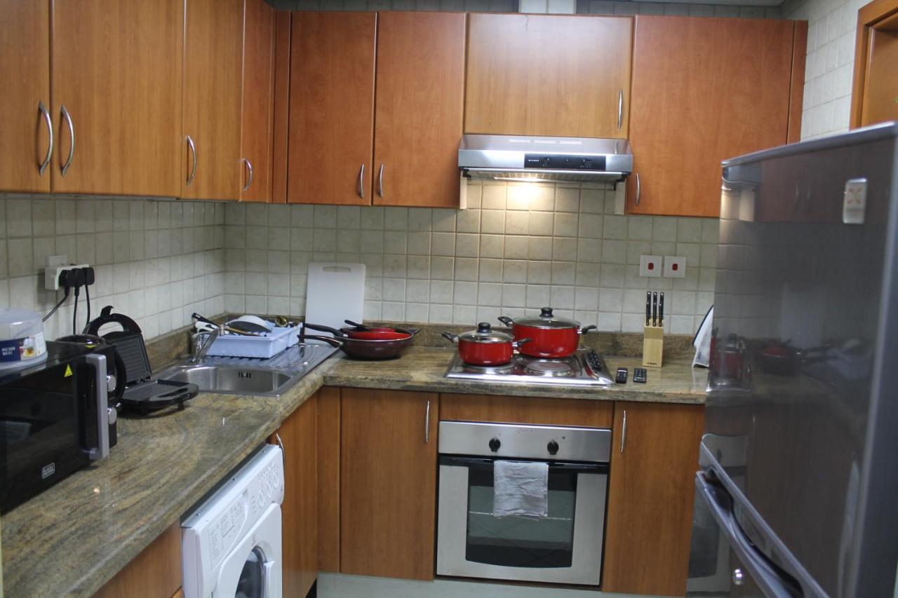 Newly Furnished One Bedroom Apartment Next To Metro & Beach In Marina Residence Dubai Exterior foto